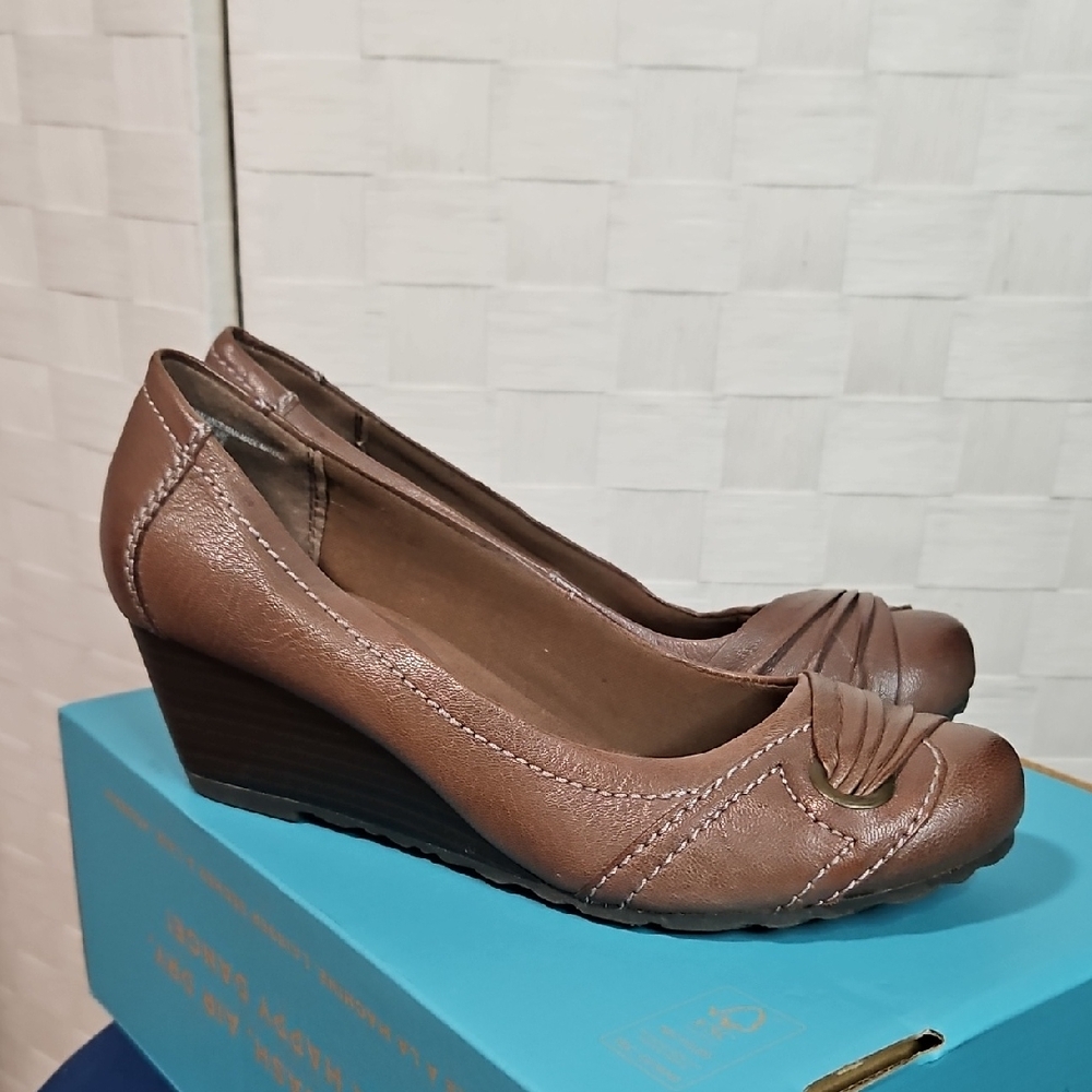 WEAR. EVER. By Baretraps Size 8M  Brown Leather Wedge Shoes